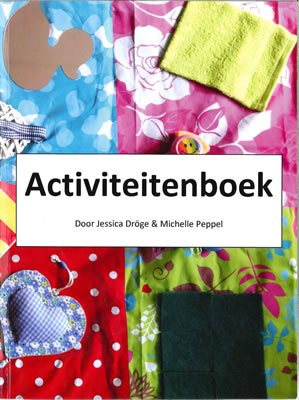 Begeleiders maken activiteitenboek -