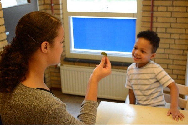 Kinderen met autisme gaan enorm vooruit met stapsgewijze methode